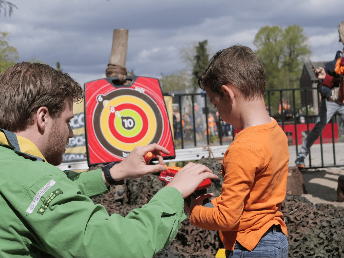 Welpenleiding helpt schieten in 2022.