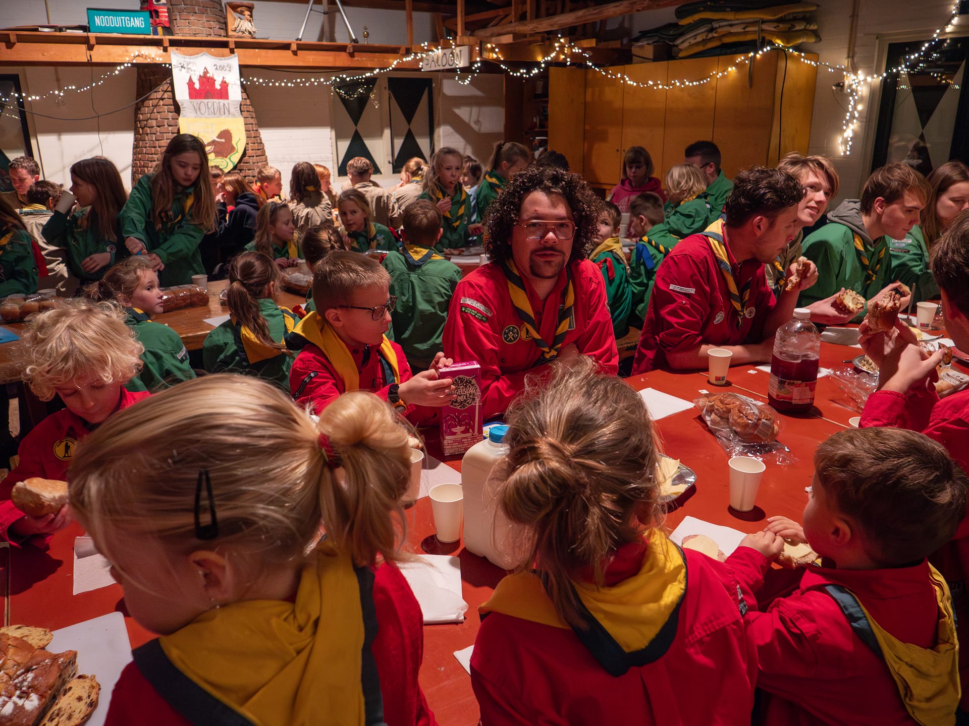 Tafelopstelling bij de kerstlunch 2023.